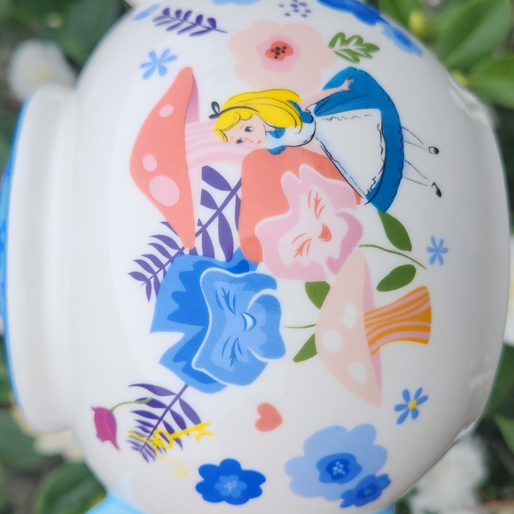Disney Alice in Wonderland tea pot - Picture 3 of 5